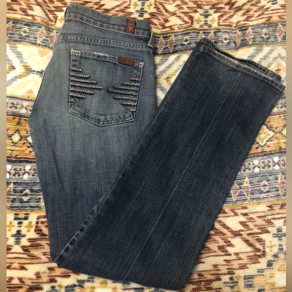 boot cut/straight leg, 28 fit more like a 25, good condition no rips or stains